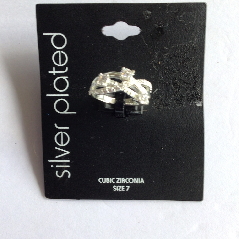 SILVER PLATED CUBIC ZIRCONIA RING SIZE 7 NWT